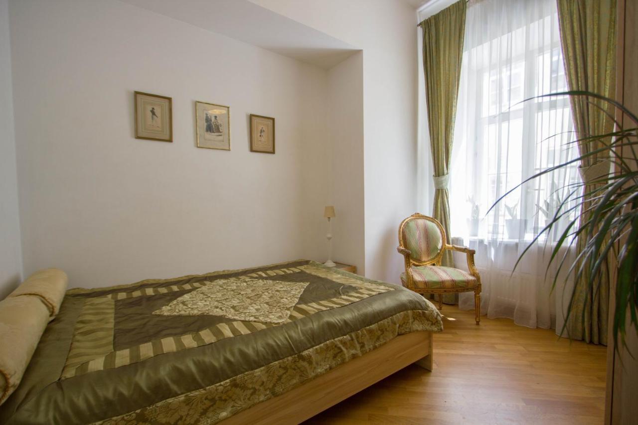 Historic Central Apartment Вилнюс Екстериор снимка